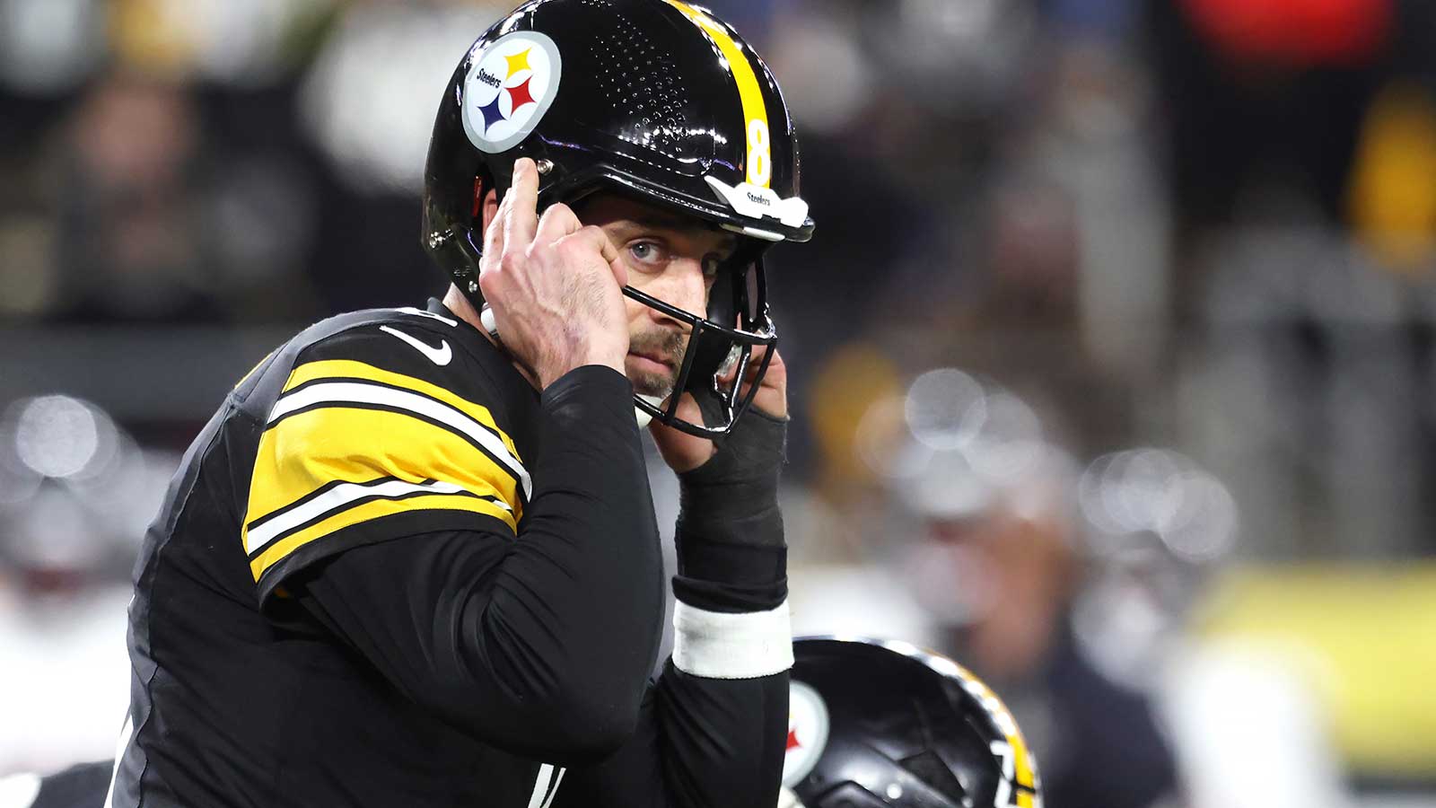 Steelers’ Aaron Rodgers cosplayer ready for ‘Part 2’ after re-signing