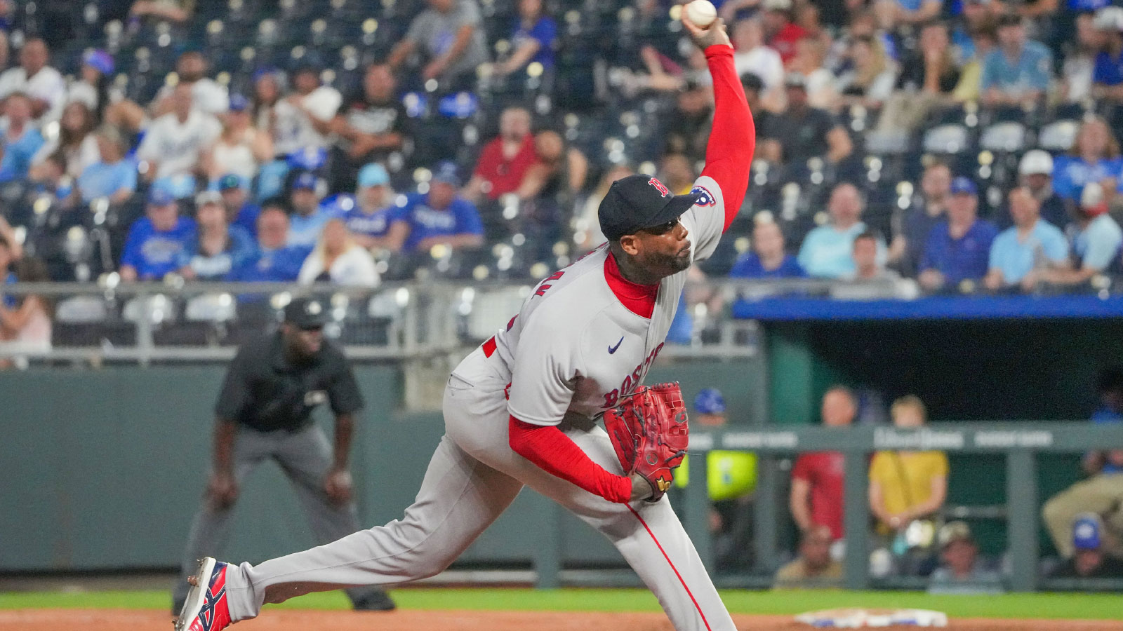 MLB rumors: Aroldis Chapman, Josh Hader floated as Padres trade targets