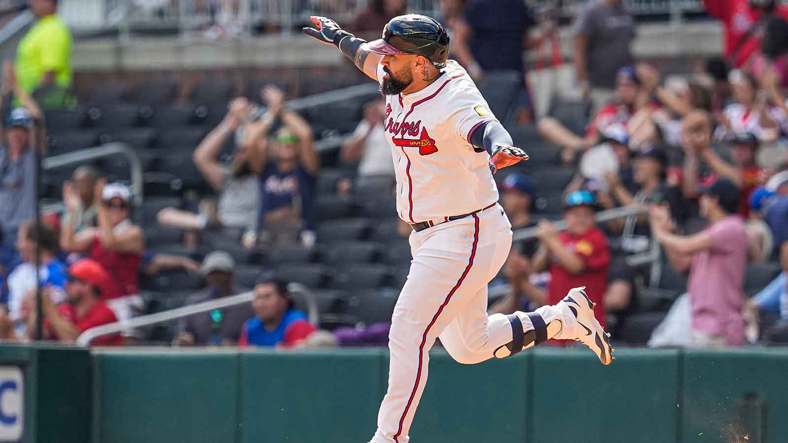 Braves sign veteran catcher after placing Sean Murphy on IL