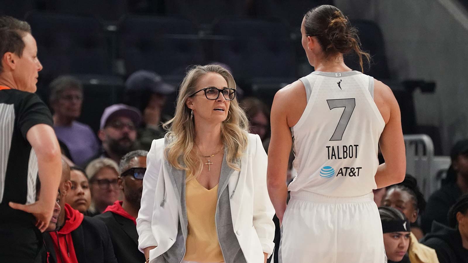 Aces’ Becky Hammon shows love to players after hitting 150-win milestone