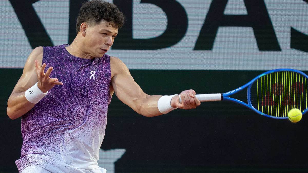 Top-ranked American Ben Shelton eliminated in second round at French Open