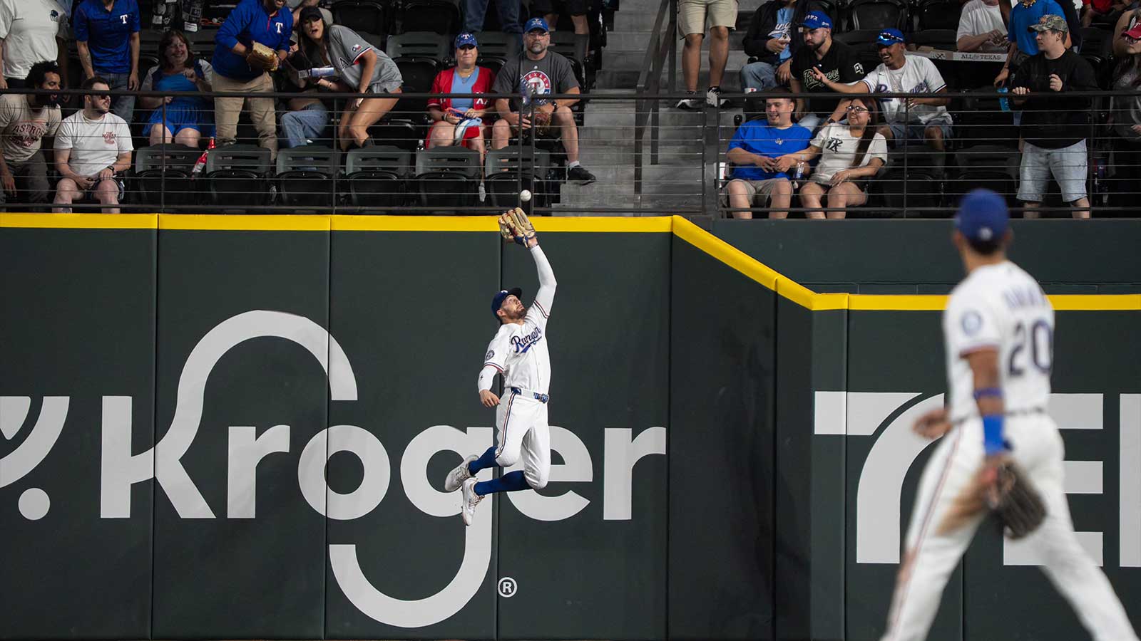 Rangers outfielder Brandon Nimmo gives Astros fan the ball from the Yordan Alvarez robbed homer