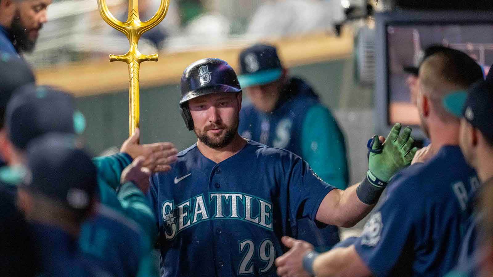 Mariners’ Cal Raleigh surprisingly scratched 1 hour before Royals showdown