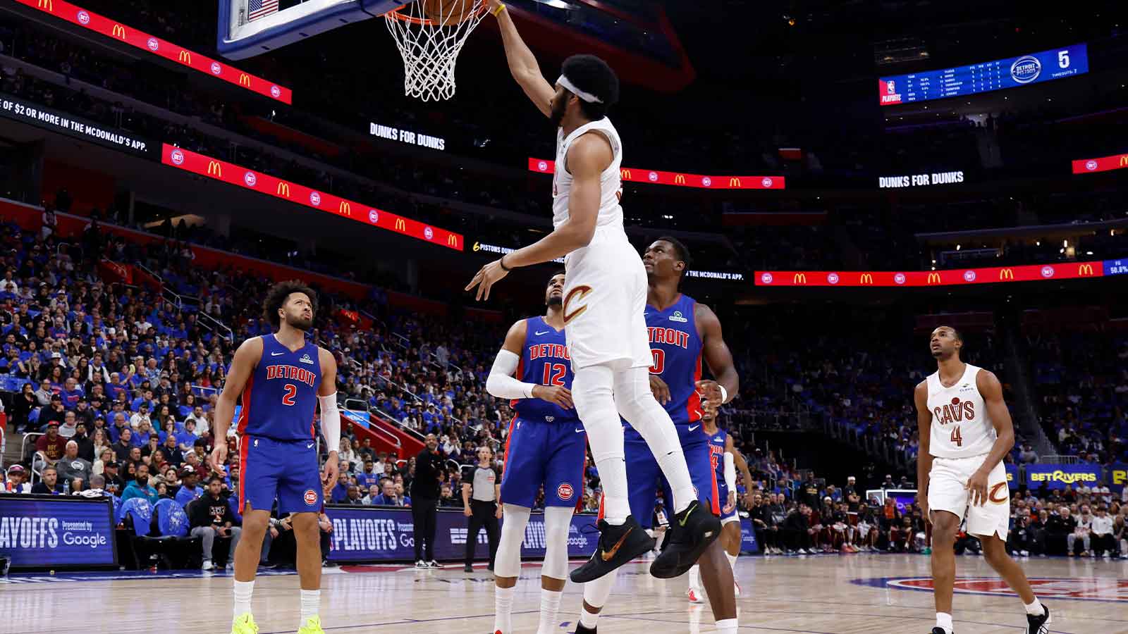 https://wp.clutchpoints.com/wp-content/uploads/2026/05/Cavaliers-Jarrett-Allen-dunking-on-the-Pistons.jpg