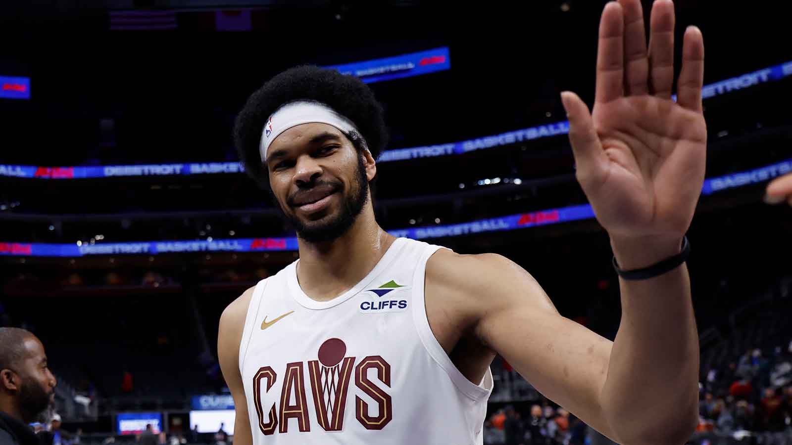 NBA referee Tony Brothers explains no-call on Jarrett Allen during Cavs-Pistons Game 5