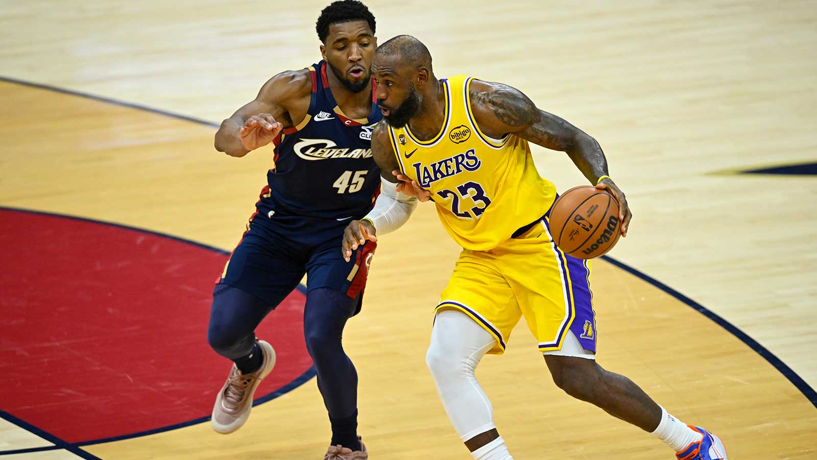Donovan Mitchell dodges talk about a LeBron James Cavs return