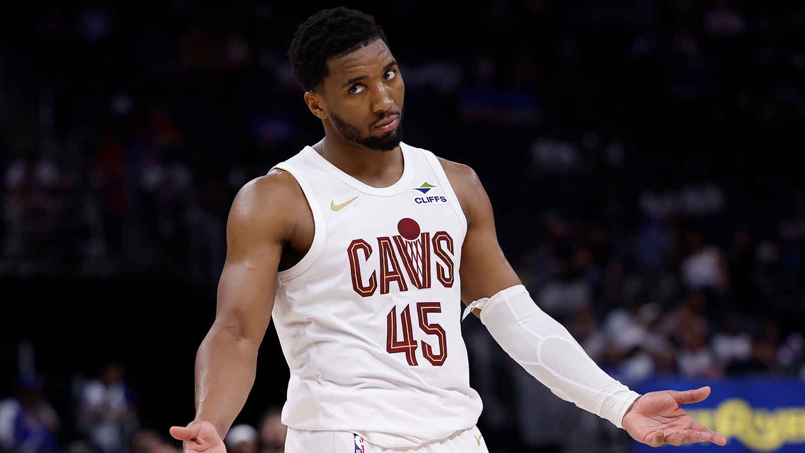 Donovan Mitchell celebrates Mets beating Yankees before Cavs-Knicks ECF