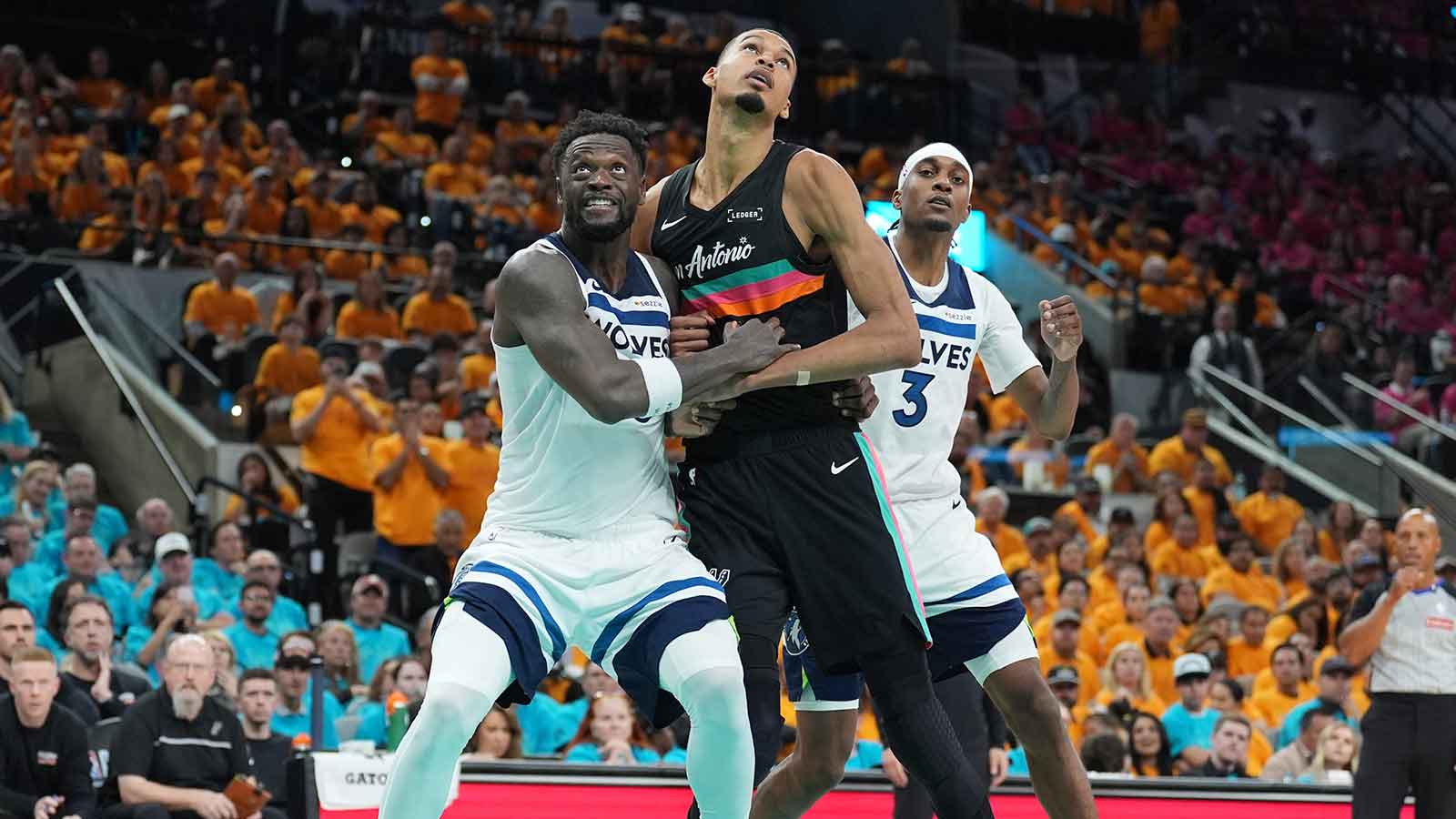 Timberwolves star Julius Randles’ son has perfect reaction to his Victor Wembanyama poster dunk