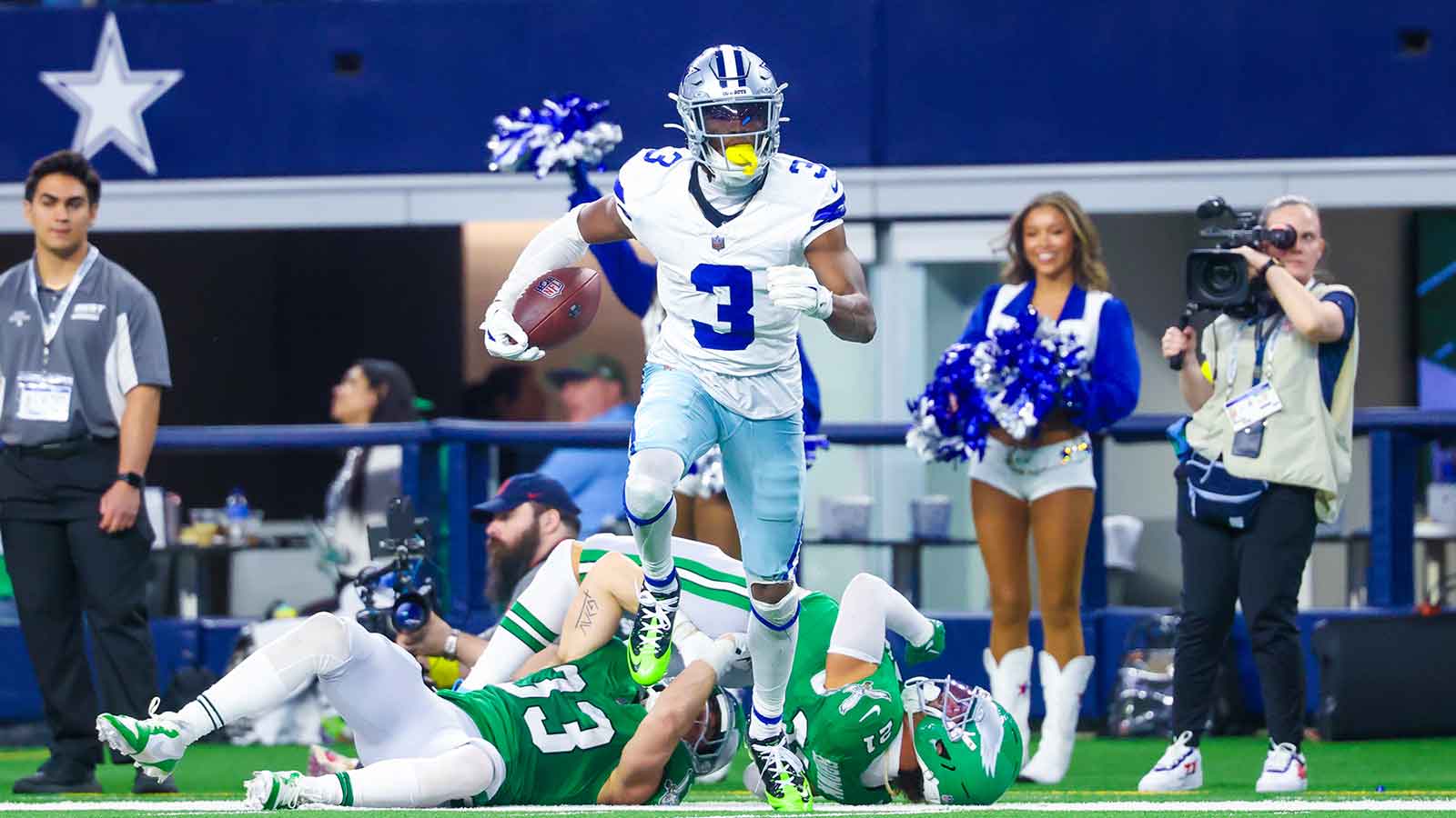 Cowboys to Host Eagles for Thanksgiving Showdown