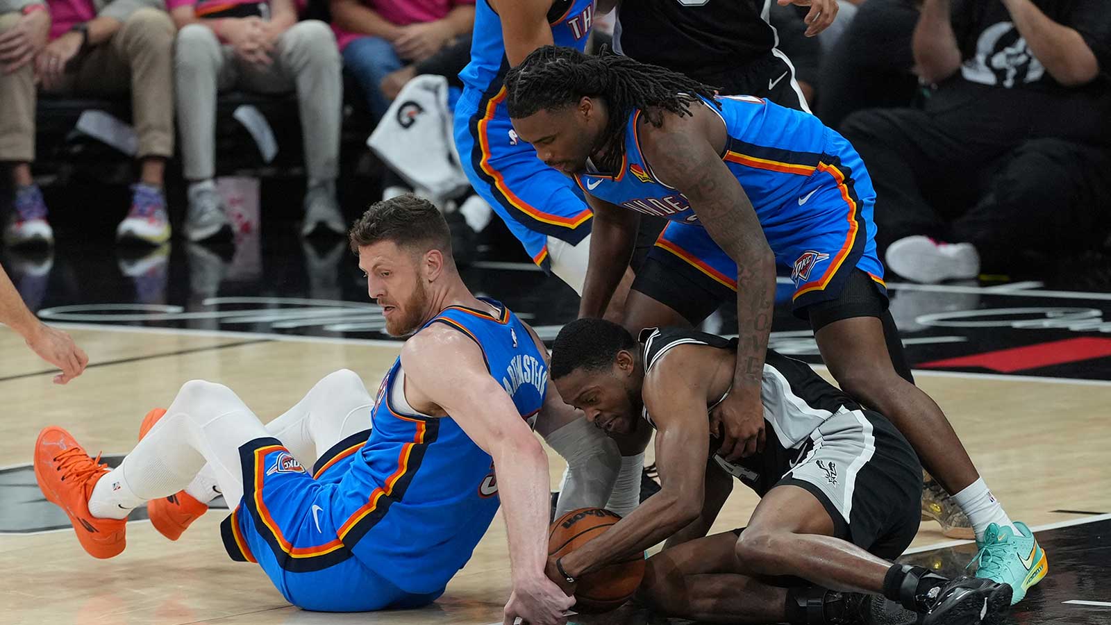 Spurs' De'Aaron Fox makes painful injury confession before Game 4 vs. Thunder