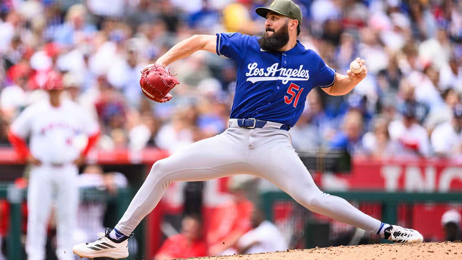 Dodgers signs ex-Phillies pitcher after opting out of contract