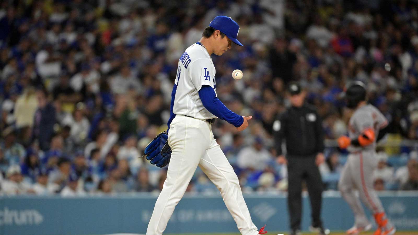 Dodgers’ Yoshinobu Yamamoto pounded by unlikeliest Giants hero as concerns pile up