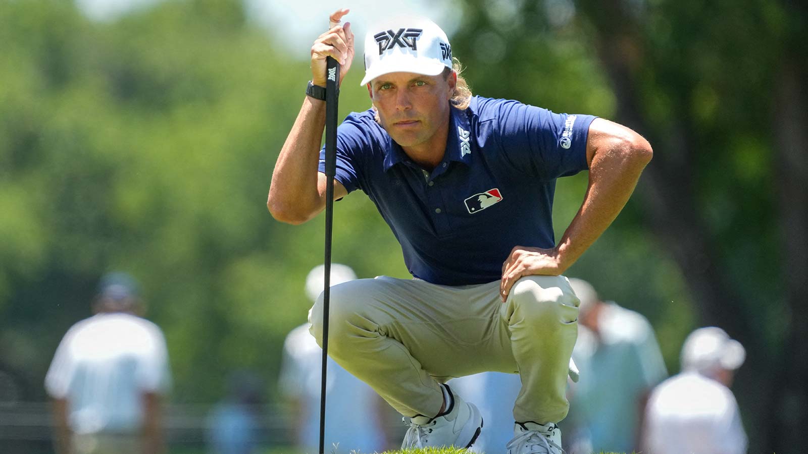 Eric Cole lines up a putt on the fifth green during the final round of the Charles Schwab Challenge golf tournament.