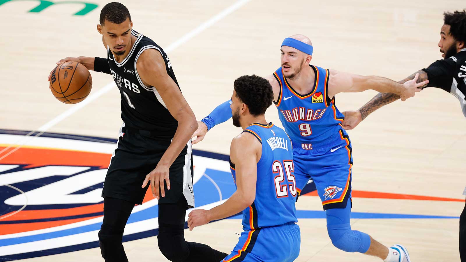 George Kittle has perfect reaction to Victor Wembanyama running over Alex Caruso in Spurs-Thunder