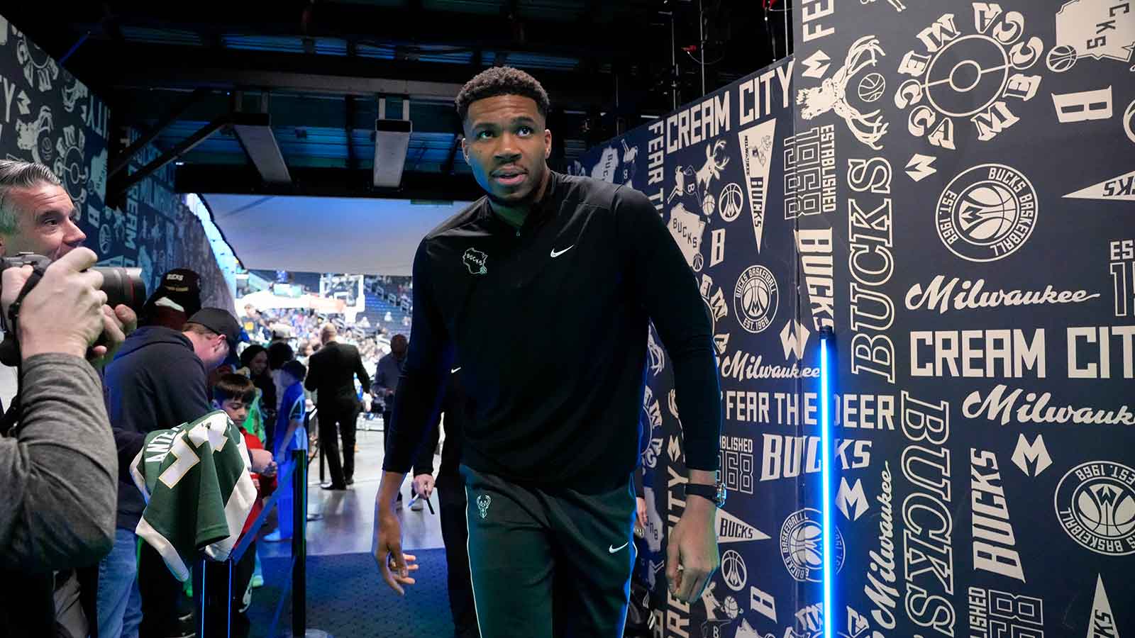 Bucks’ Giannis Antetokounmpo grabs attention with ‘minding our business’ post
