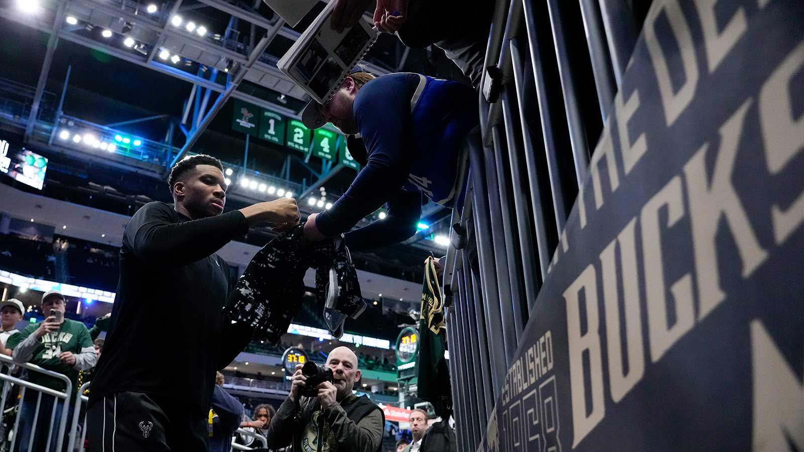 https://wp.clutchpoints.com/wp-content/uploads/2026/05/Giannis-greets-fans.jpg