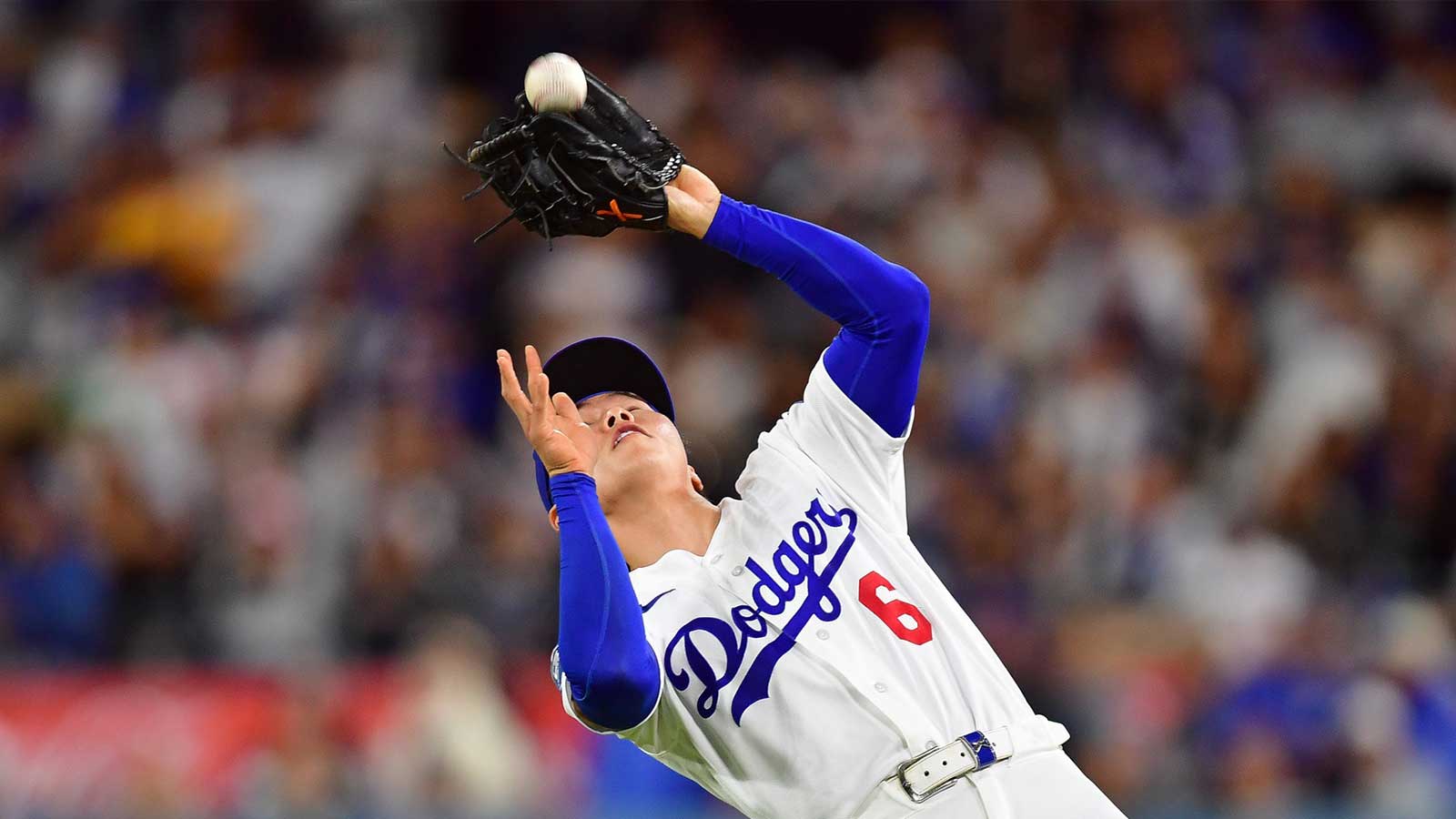 Dodgers’ Hyeseong Kim makes insane no-look grab in first time as left fielder
