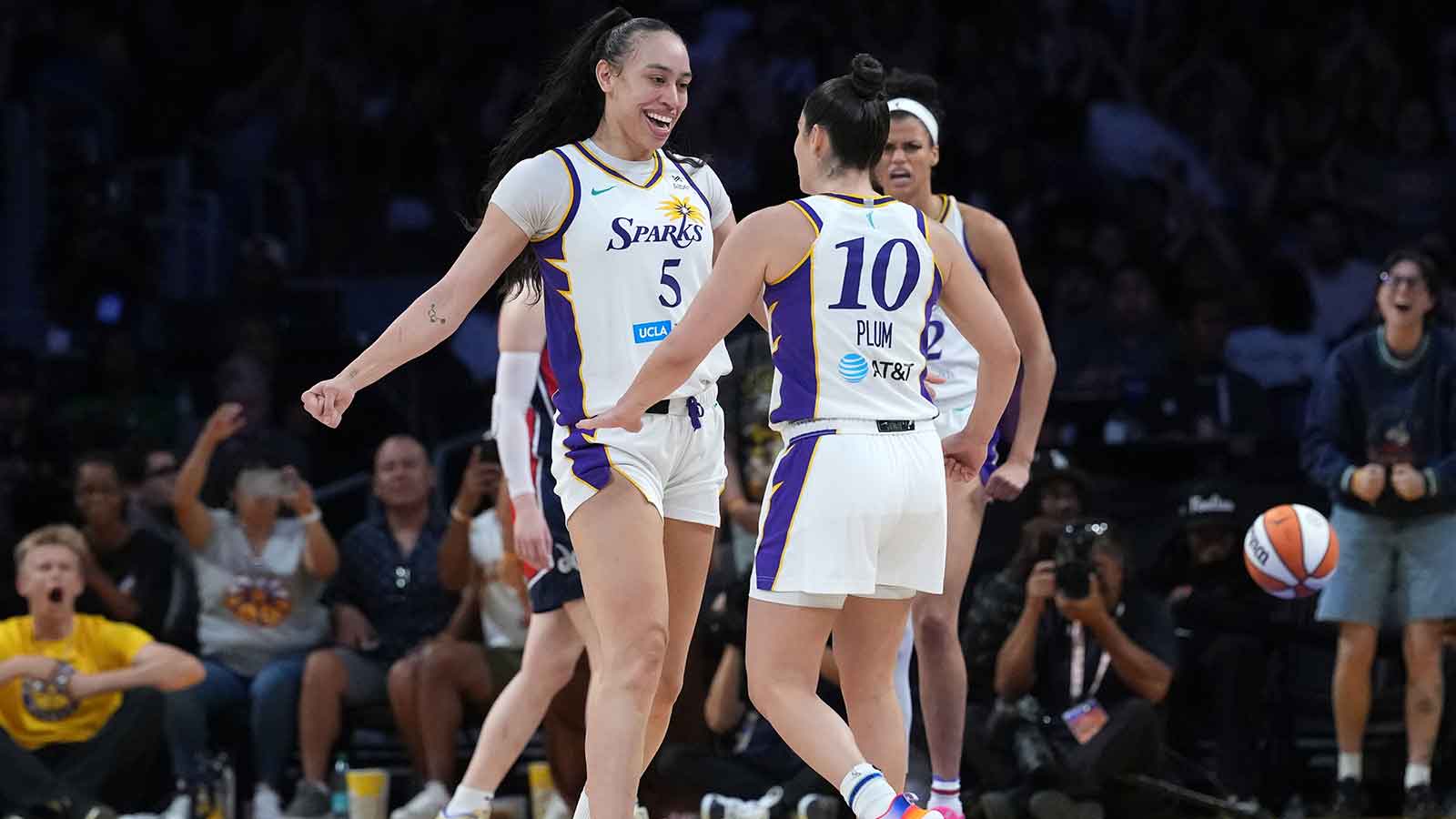 Kelsey Plum, Dearica Hamby sound off on ‘pick your poison’ attack