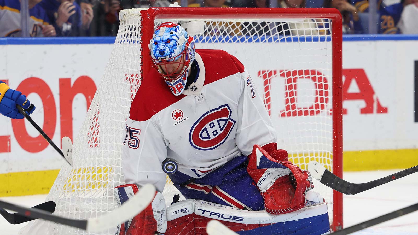 Canadiens’ Jakub Dobes opens up about Sabres fans’ hostile gesture