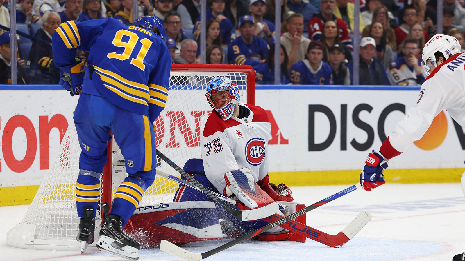 Canadiens’ Jakub Dobes was left in Game 5, no thanks to Martin St. Louis