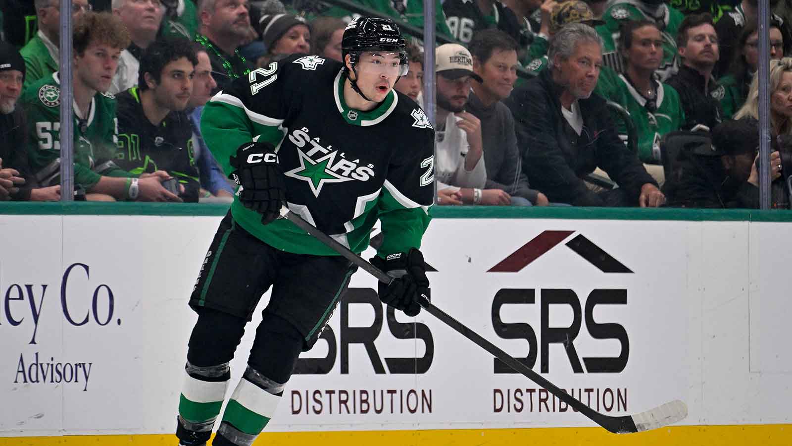  Dallas Stars left wing Jason Robertson (21) skates against the Minnesota Wild In game five of the first round of the 2026 Stanley Cup Playoffs at American Airlines Center