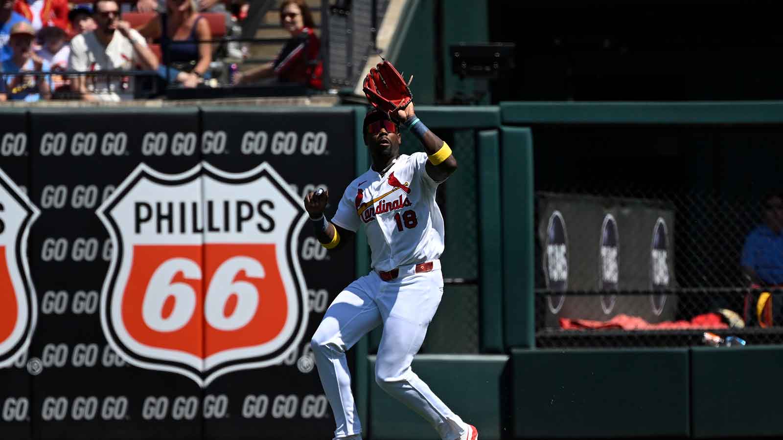 Cardinals’ Jordan Walker super casually robs Tyler Soderstrom of a home run
