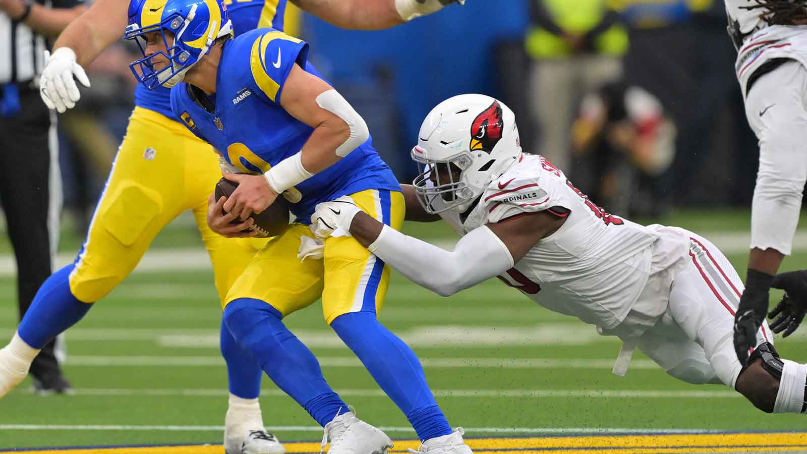 Why Bears must fix pass rush problem with Josh Sweat trade