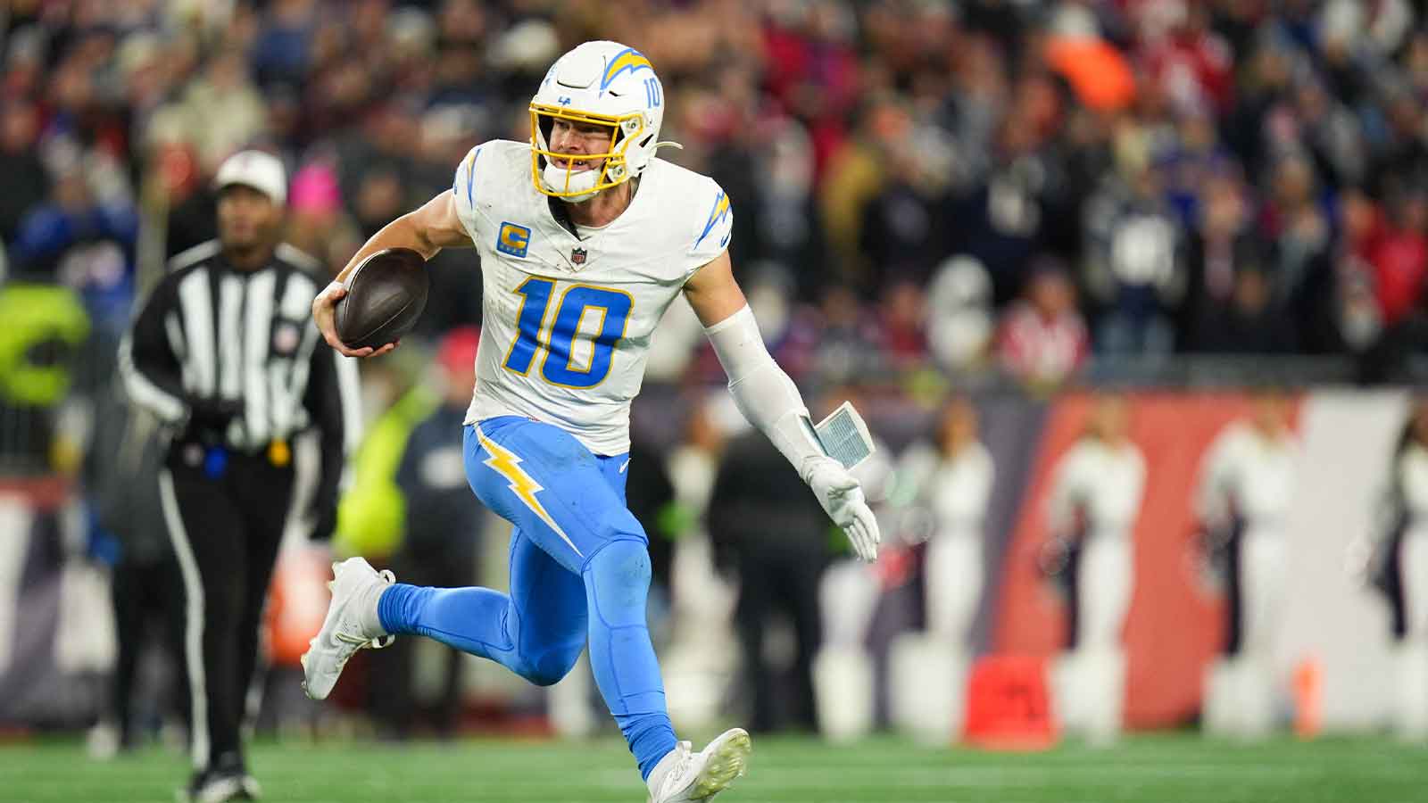 Chargers meeting with ex-Browns tight end will catch Justin Herbert’s attention