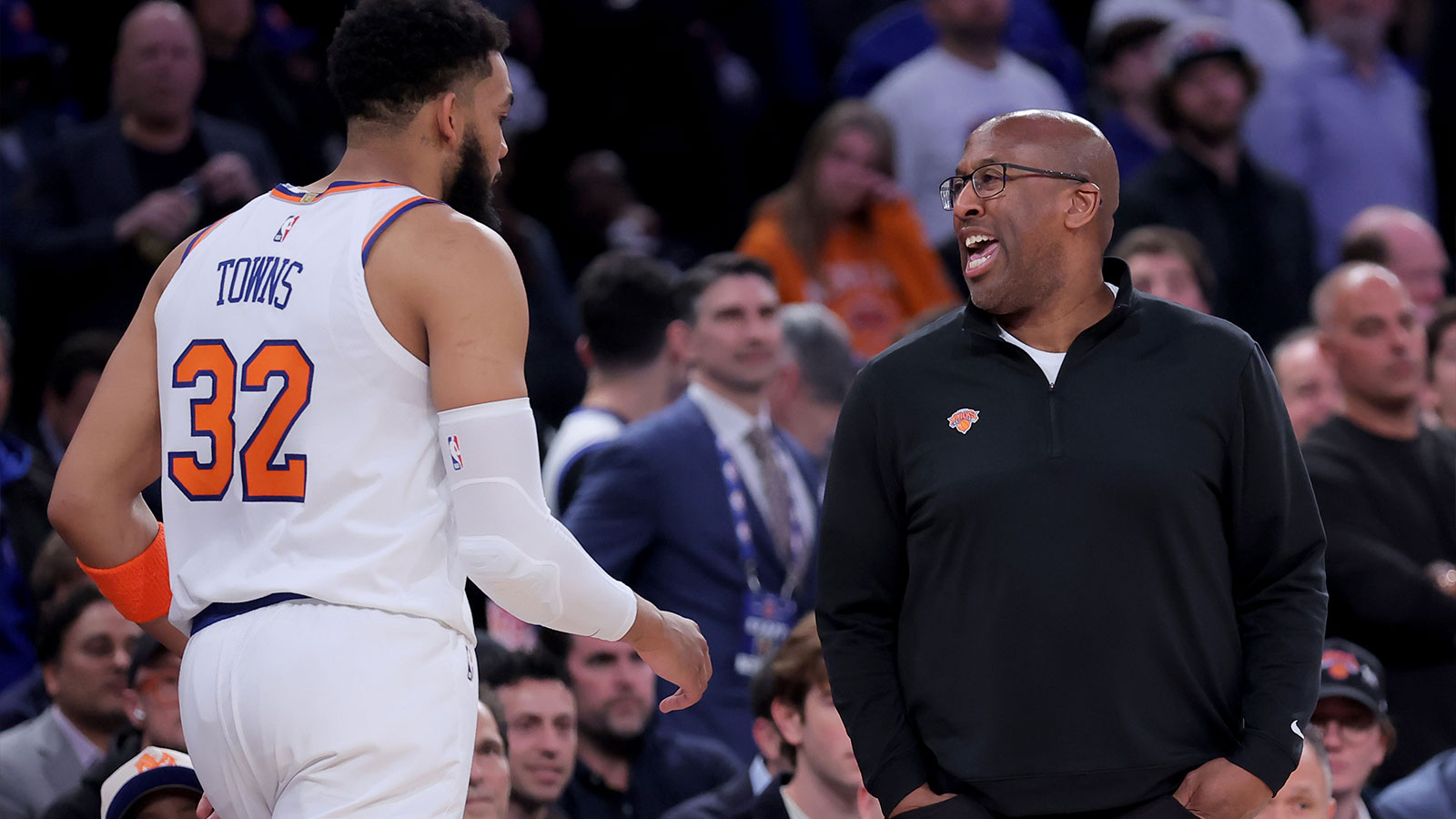 Watch Knicks’ Mike Brown hilariously interrupt Karl-Anthony Towns’ answer to question with honest admission