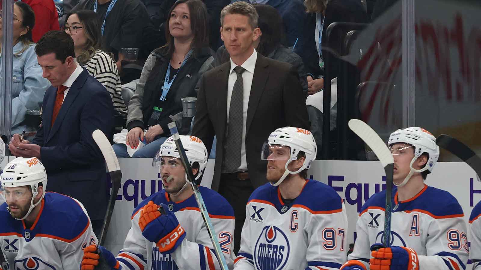 Oilers fire Kris Knoblauch amid Bruce Cassidy rumors