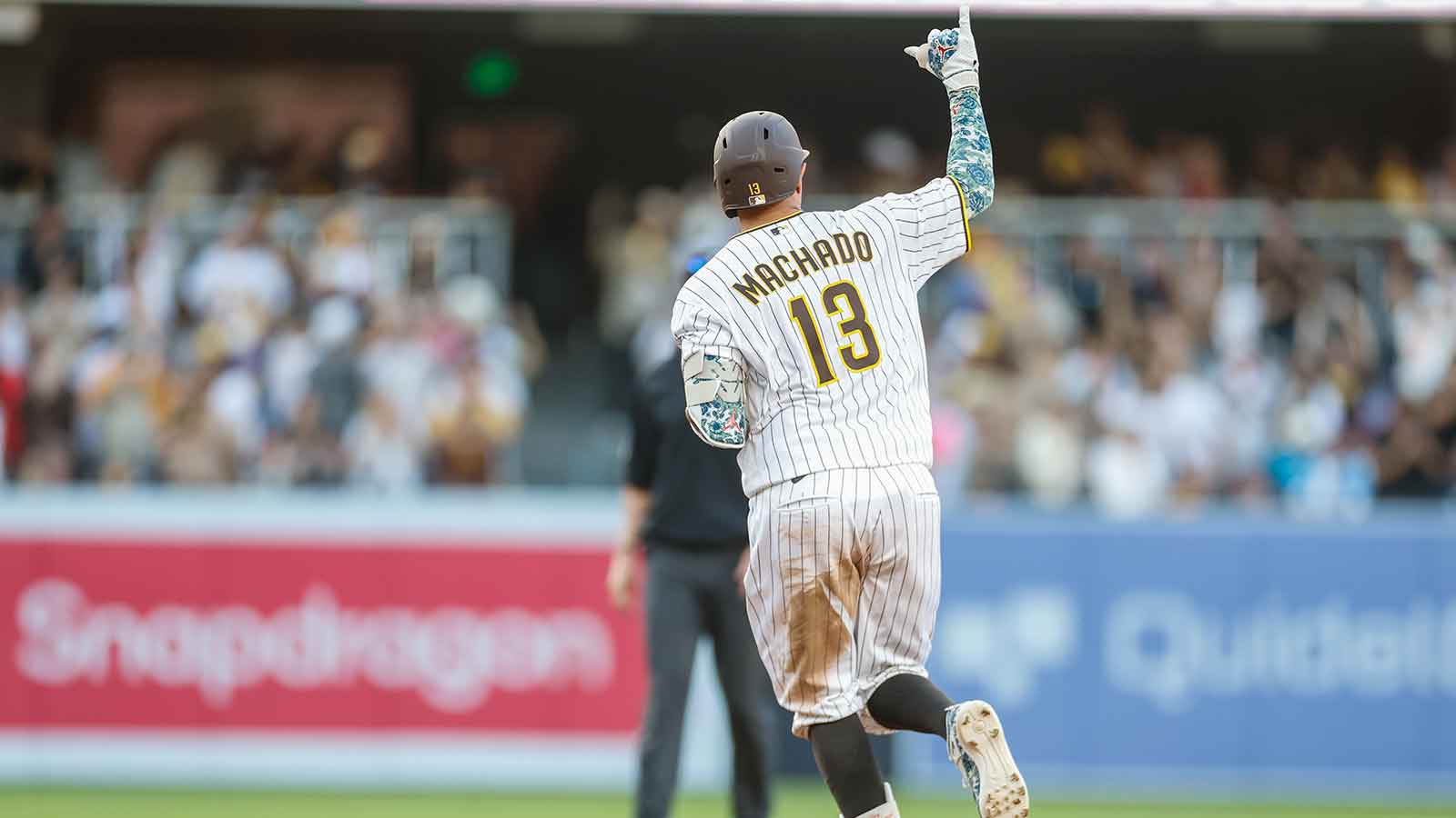 Padres take savage shot at Dodgers with NSFW burger at Petco Park