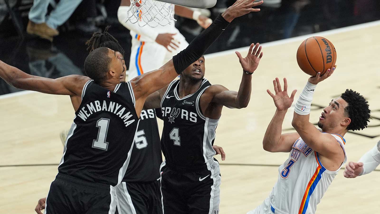 https://wp.clutchpoints.com/wp-content/uploads/2026/05/Mark-Daigneault-breaks-down-Spurs-punch-that-ended-Game-6.jpg