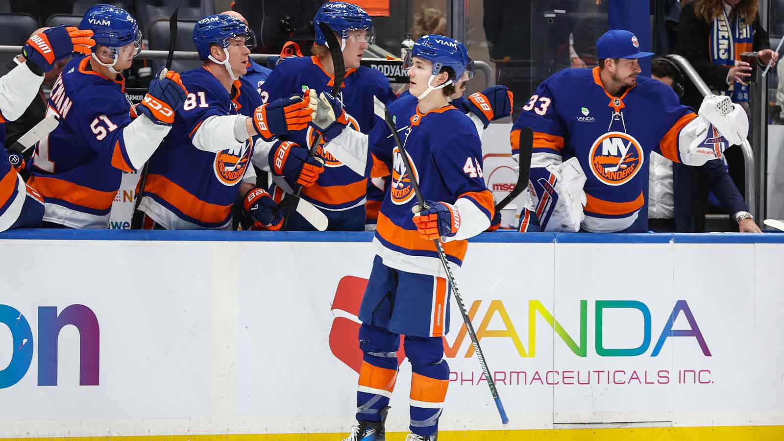 Islanders star Matthew Schaefer’s emotional reaction to winning Calder Trophy