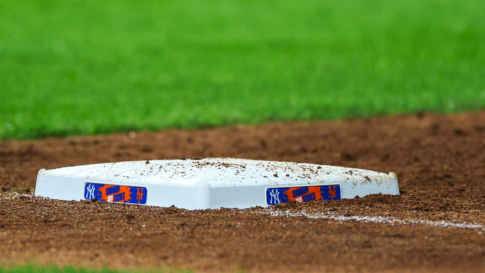 Mets announces 2 roster moves before Marlins clash