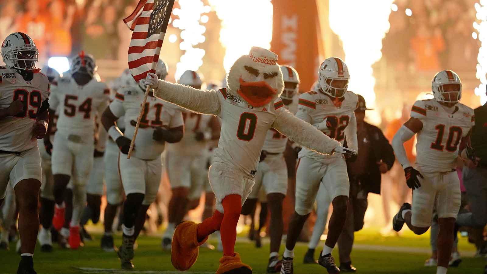 Miami football beats LSU, SMU, Texas for 4-star DL