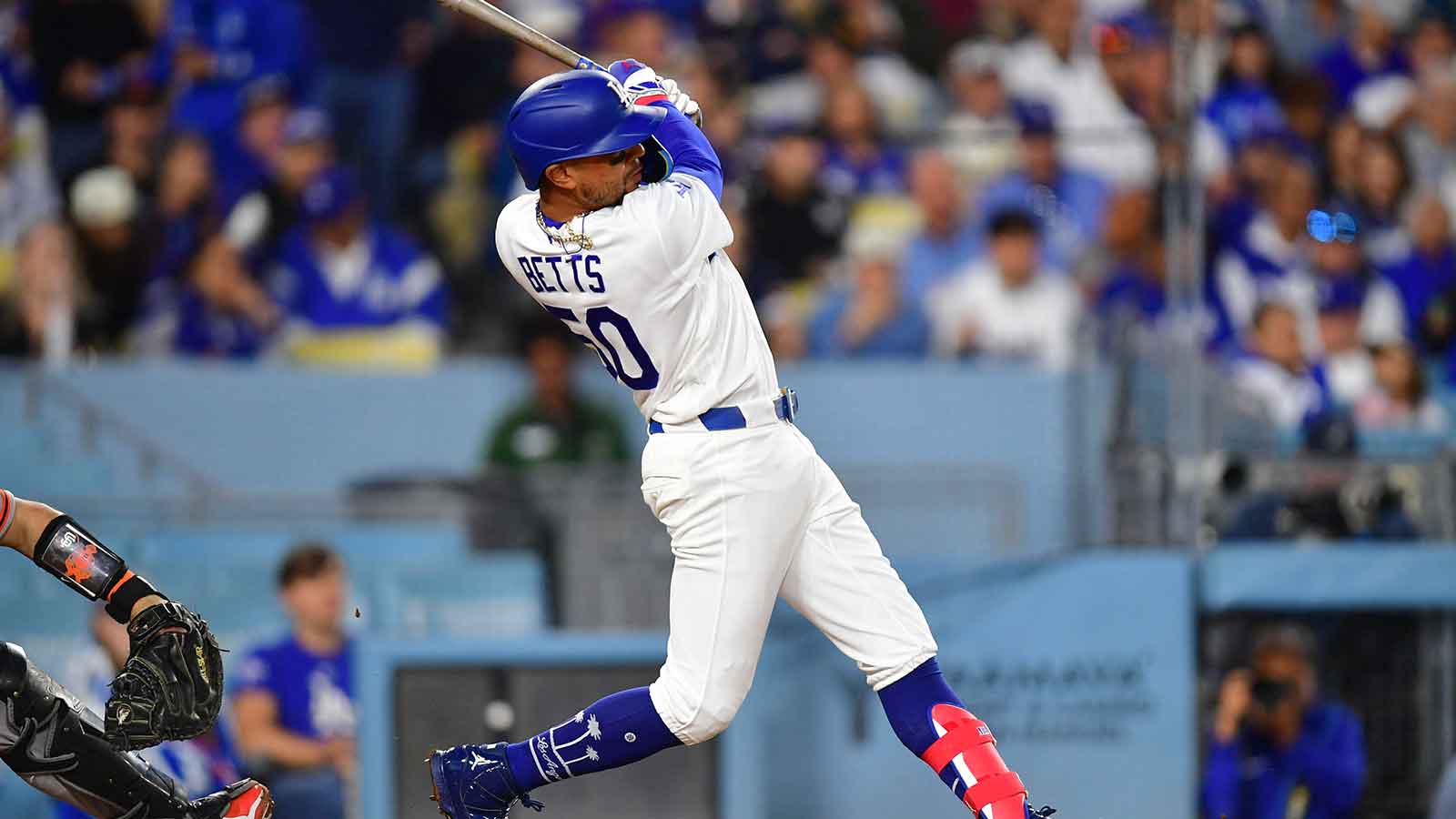 Dodgers’ Mookie Betts stuns Giants with first HR since IL return