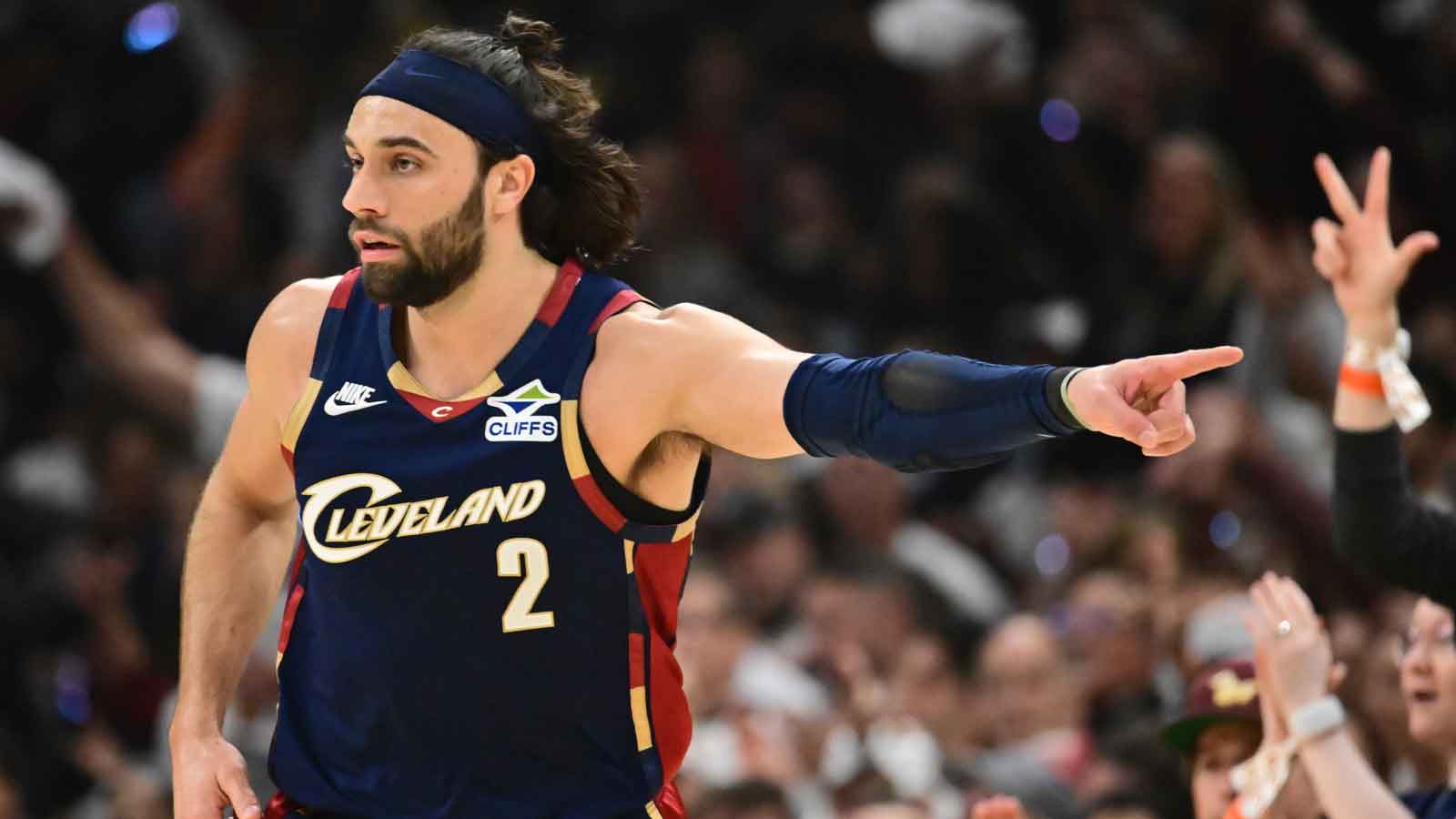 Charles Barkley in complete awe of ‘pretty man’ Max Strus after Cavs take Game 5