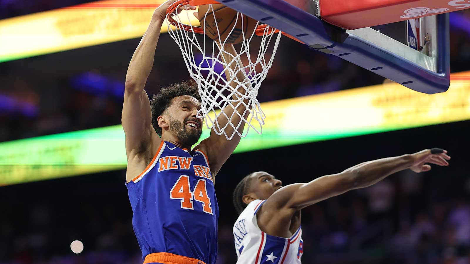 https://wp.clutchpoints.com/wp-content/uploads/2026/05/NY-fans-take-over-Xfinity-Mobile-much-to-the-chagrin-of-Joel-Embiid.jpg