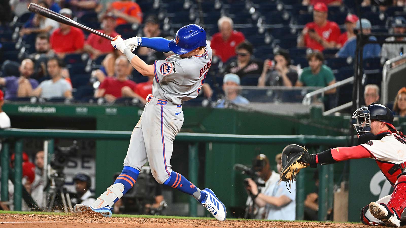 Mets rip off 10-run 12th inning to beat Nationals 16-7