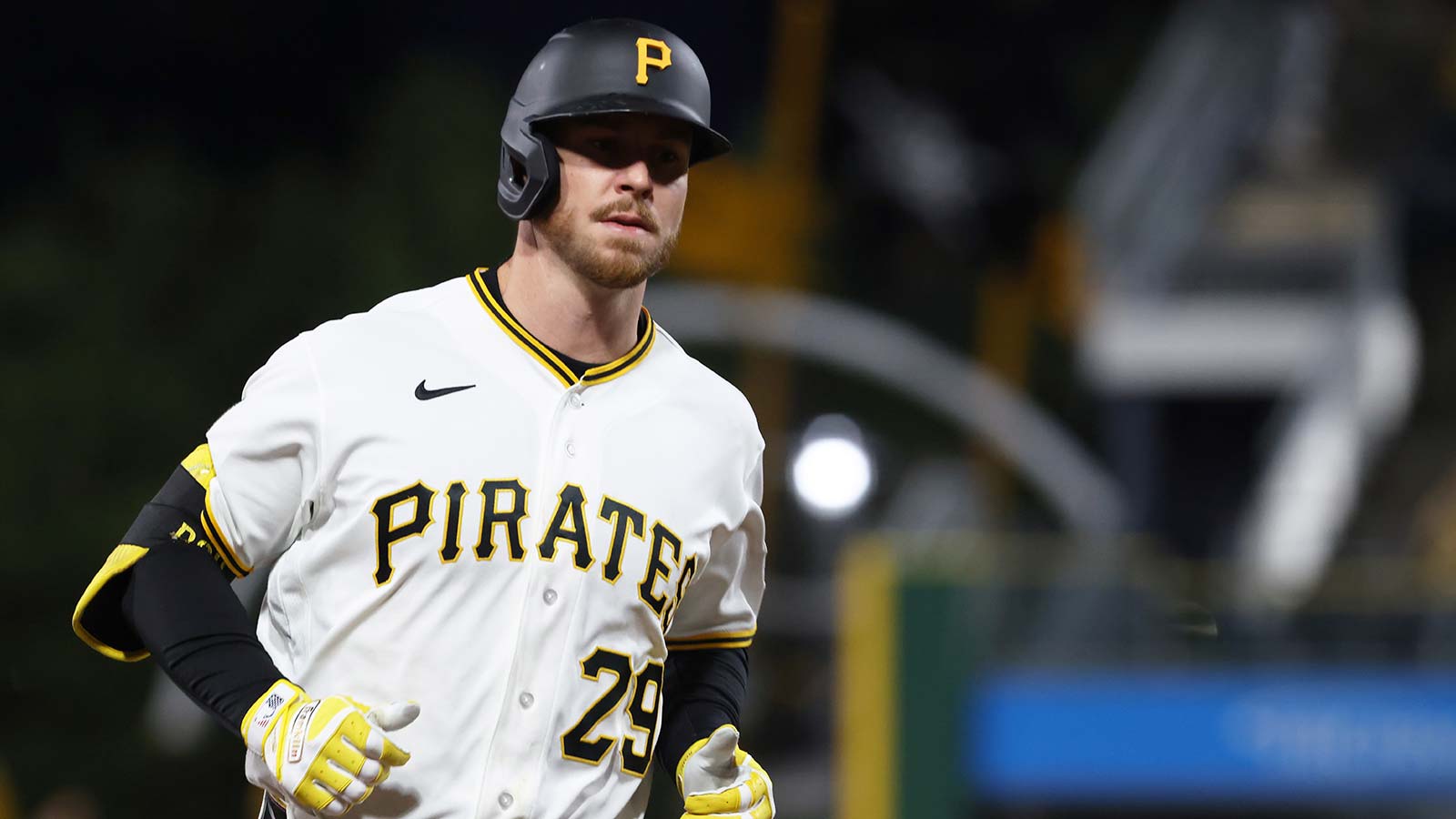 Pirates’ Ryan O’Hearn exits Phillies game with quad injury