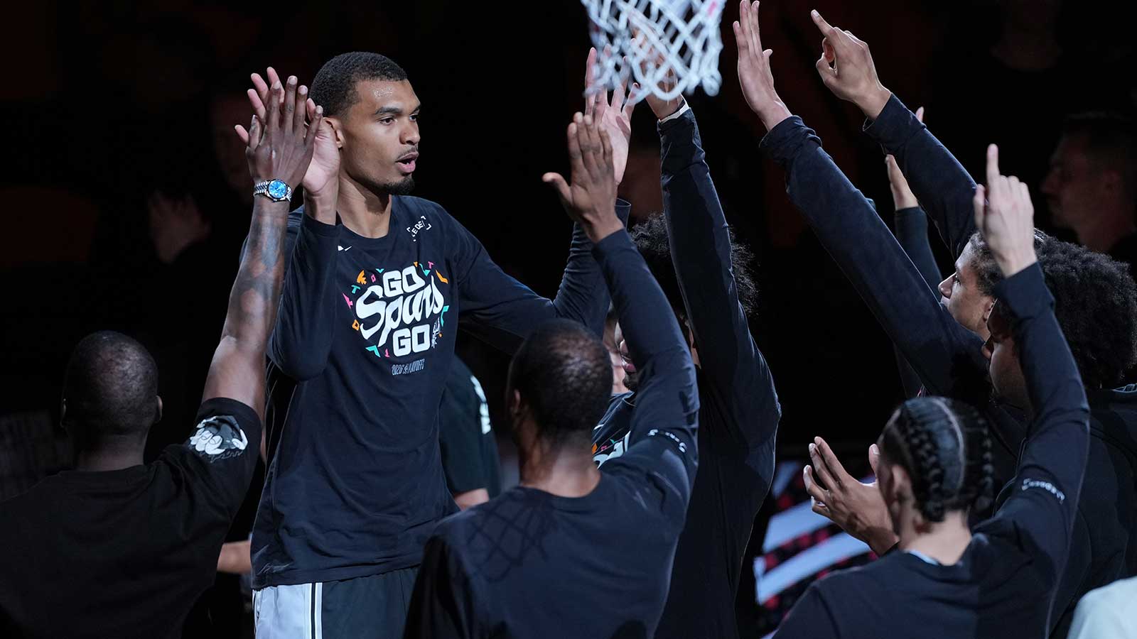 Spurs nearly make NBA history with 15-0 Game 3 run vs. Thunder