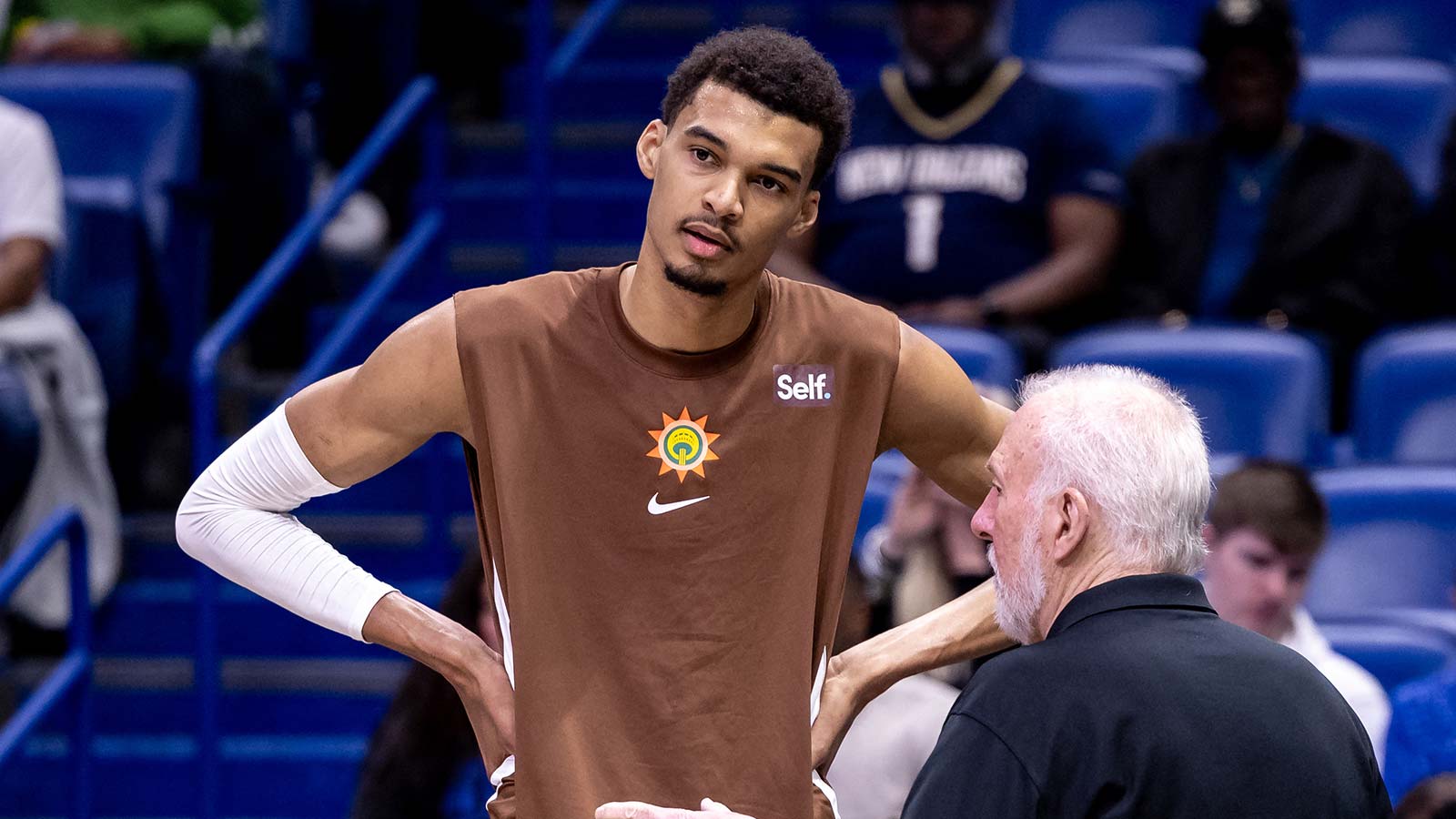 https://wp.clutchpoints.com/wp-content/uploads/2026/05/Spurs-Victor-Wembanyama-speaks-with-Gregg-Popovich.jpg