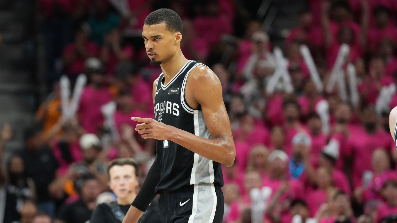 Charles Barkley calls out ‘clowns’ for crying about fouling Spurs’ Victor Wembanyama