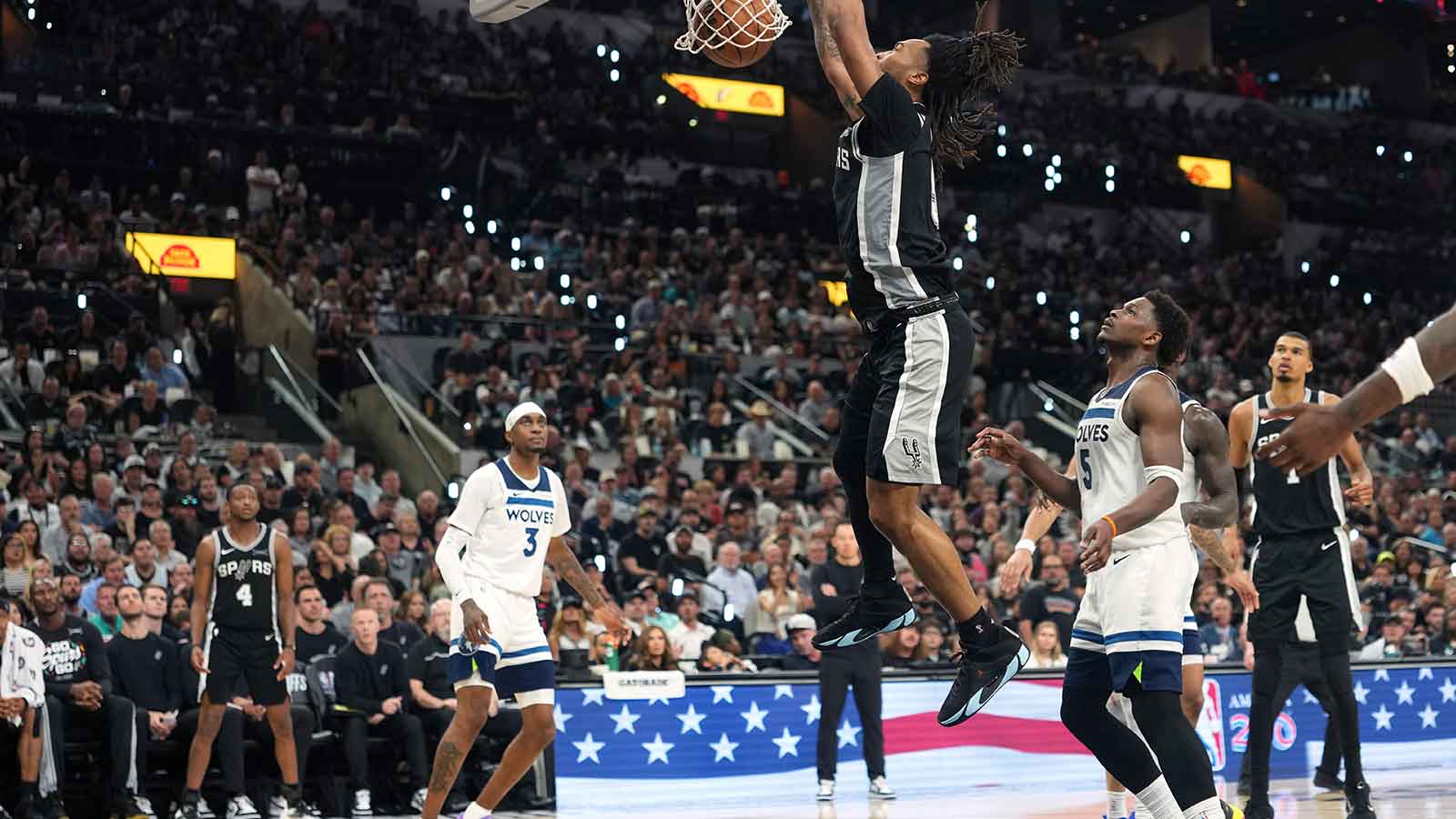 https://wp.clutchpoints.com/wp-content/uploads/2026/05/Stephon-Castle-2.jpg