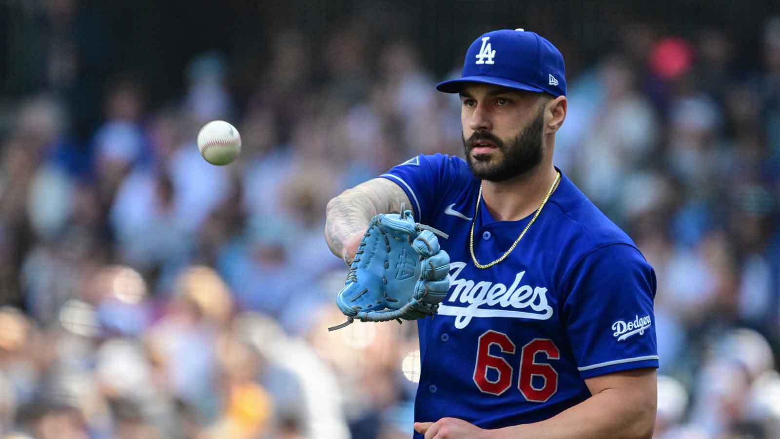 Dodgers bullpen extends insane scoreless streak in win over Brewers