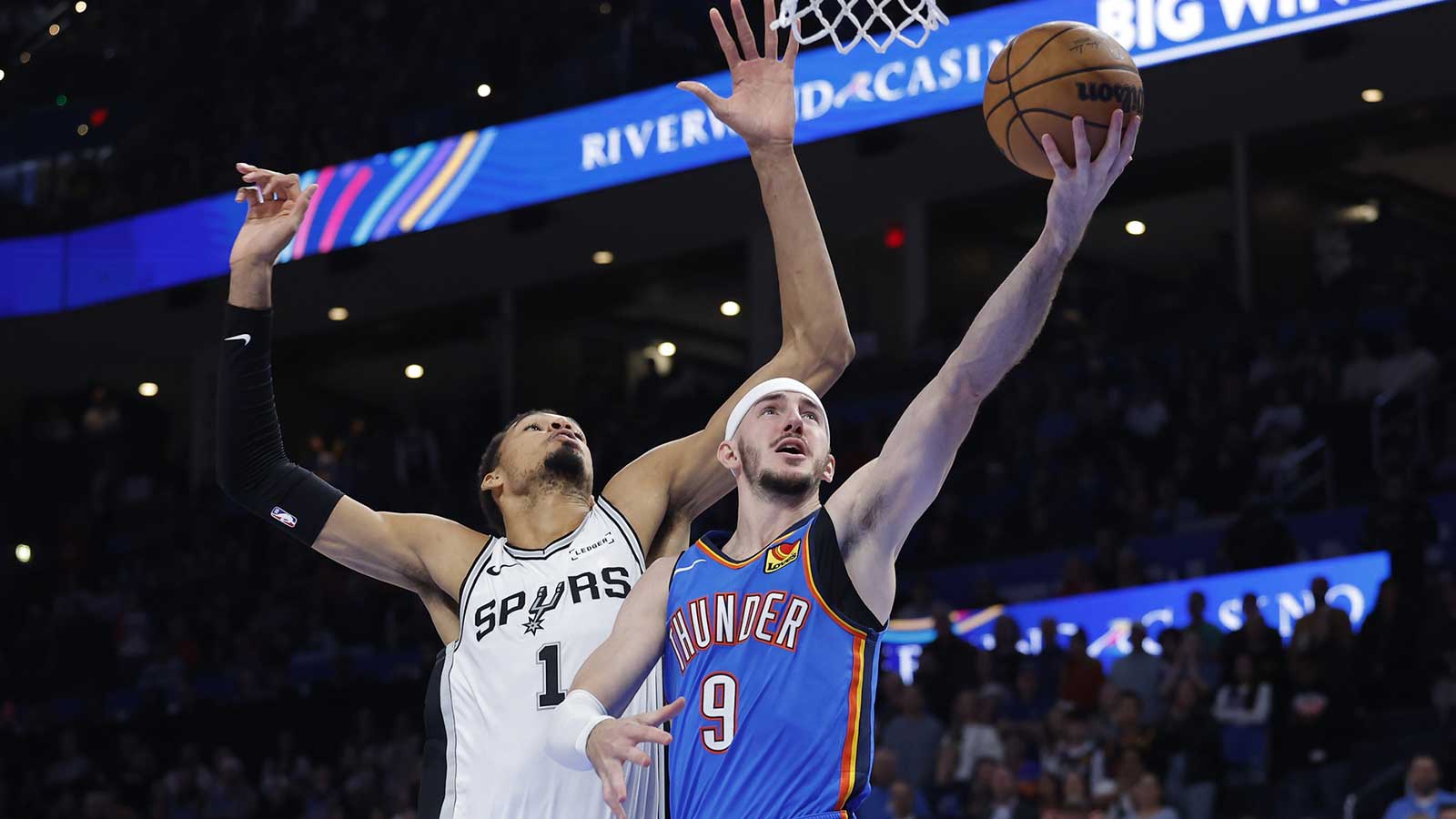 https://wp.clutchpoints.com/wp-content/uploads/2026/05/Thunders-Alex-Caruso-vs.-Spurs-Victor-Wembanyama.jpg