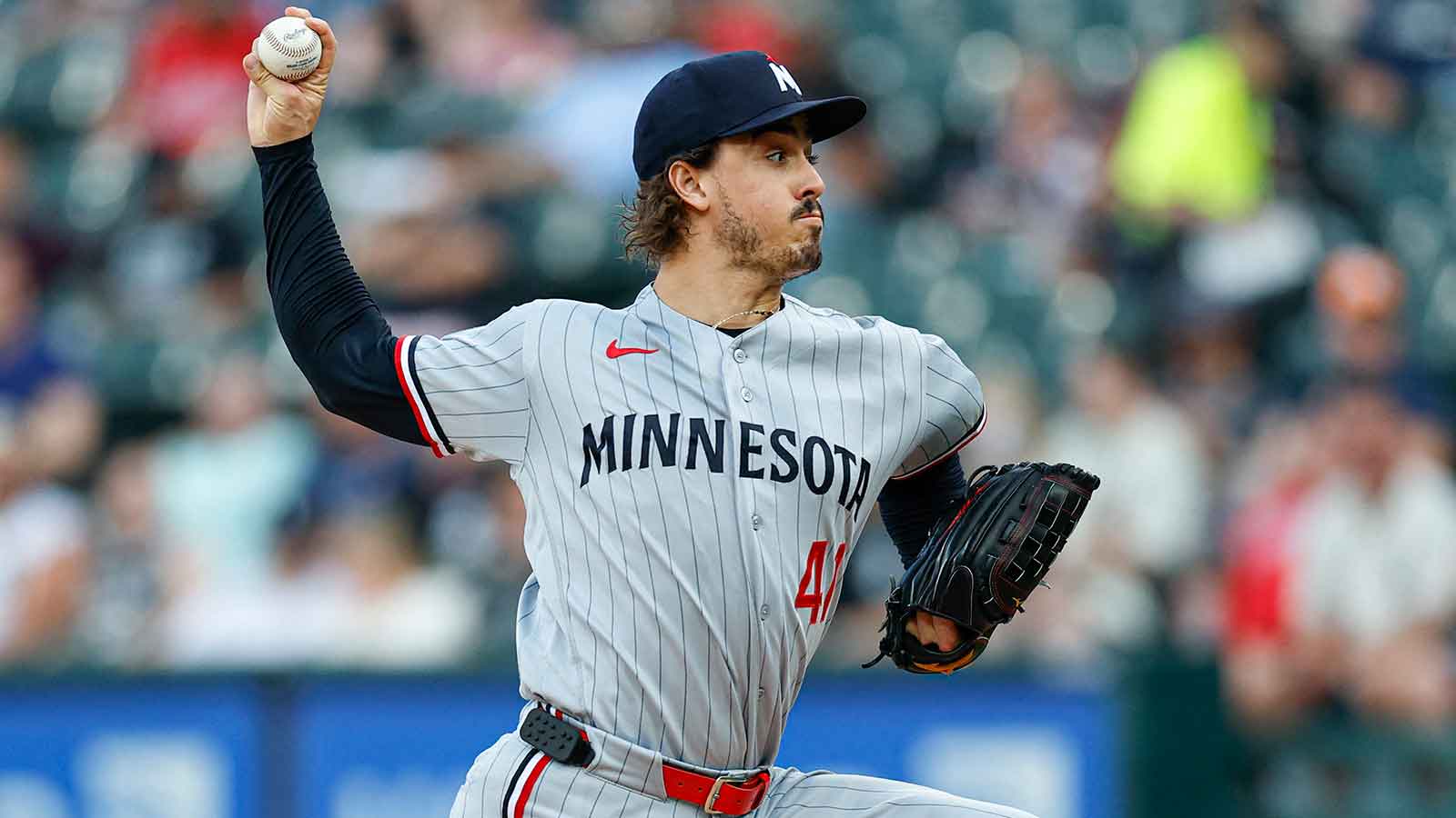 Twins’ Joe Ryan drops glove after monstrous Munetaka Murakami home run