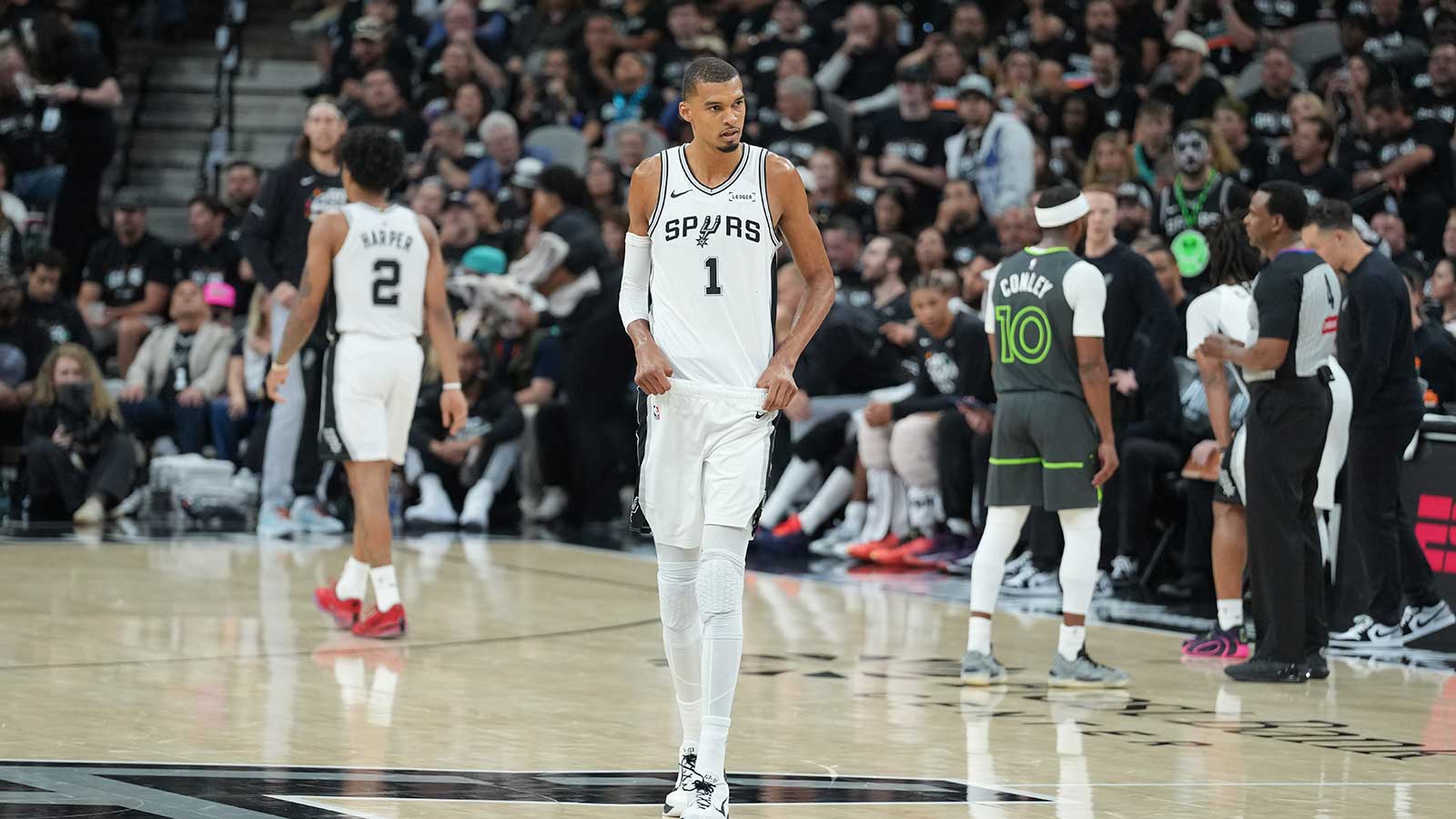 Spurs’ Victor Wembanyama won’t be suspended for Game 5 vs. Timberwolves after elbow to Naz Reid