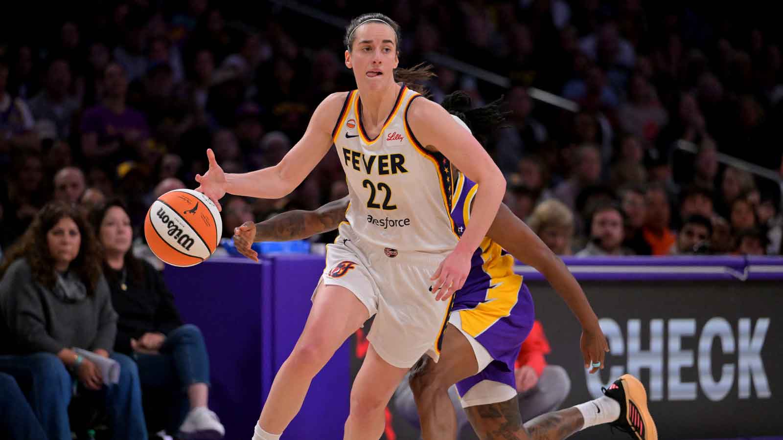 Caitlin Clark, Kate Martin share heartwarming reunion after Fever-Sparks