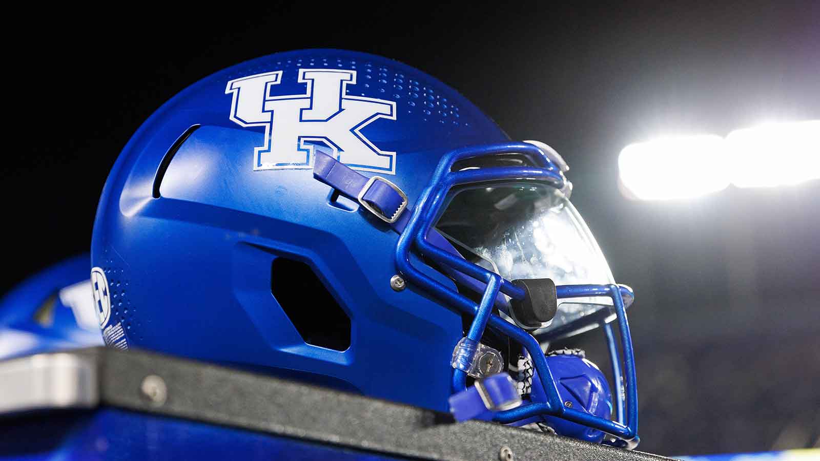 https://wp.clutchpoints.com/wp-content/uploads/2026/06/4-star-WR-picks-Wildcats-over-Notre-Dame-Louisville.jpg